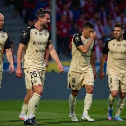Clube sagra-se bicampeão da segunda divisão do seu país