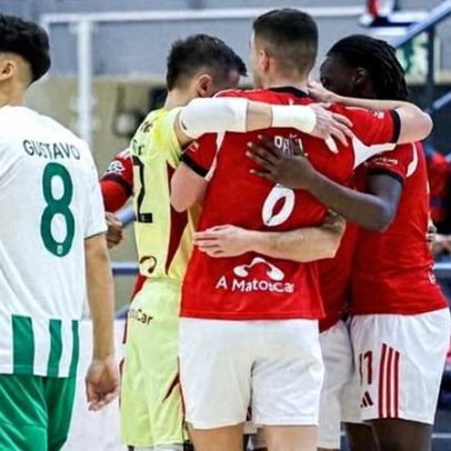 Benfica decide o jogo no intervalo e vence por 10-2
