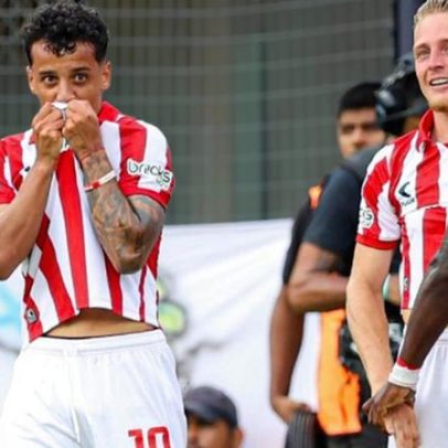 Protesto contra o 'título fantasma' de Di María aproxima a equipa do título