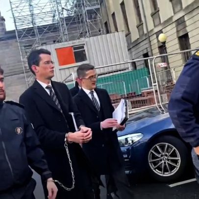 Professor condenado à prisão perpétua por não usar pronomes