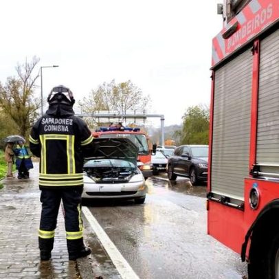 Incêndio em viatura junto à Casa do Sal mobiliza Bombeiros de Coimbra
