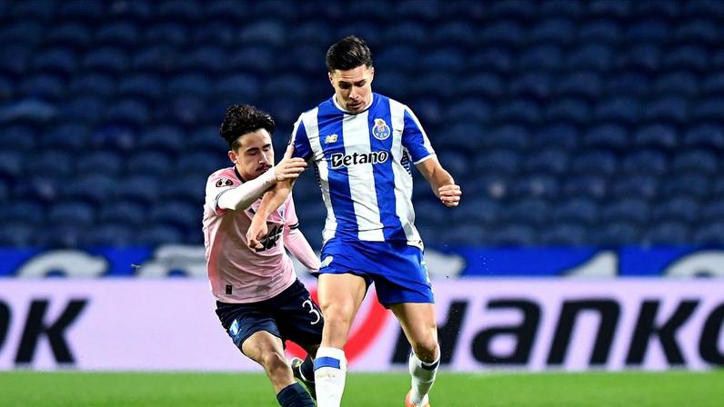 Autogolo do FC Porto viraliza vídeo mundial