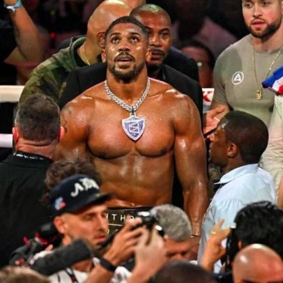 Anthony Joshua sofre lesões no tórax e joelho após acidente na Nigéria