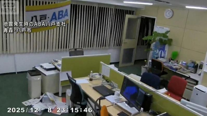 Terremoto de magnitude 7,6 abala o Japão