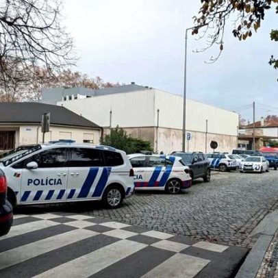 Homem que agrediu polícia em Famalicão permanece em liberdade