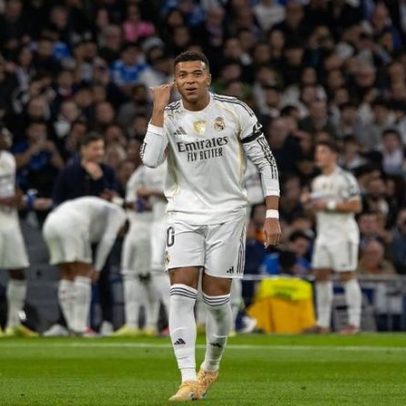 Mbappé iguala Ronaldo numa noite histórica e revela ser o seu ídolo