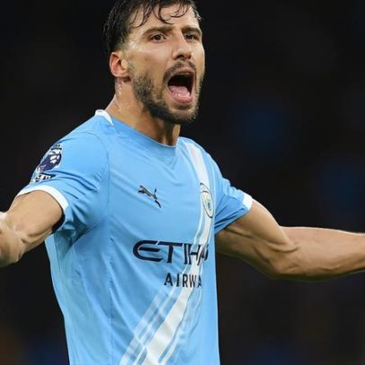 Rúben Dias marca na vitória do City, que fica mais perto do Arsenal líder