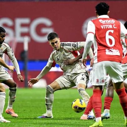 Benfica reage à anulação de golo.