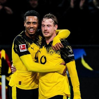 Dortmund mantém-se no pódio da Bundesliga apesar de rivais