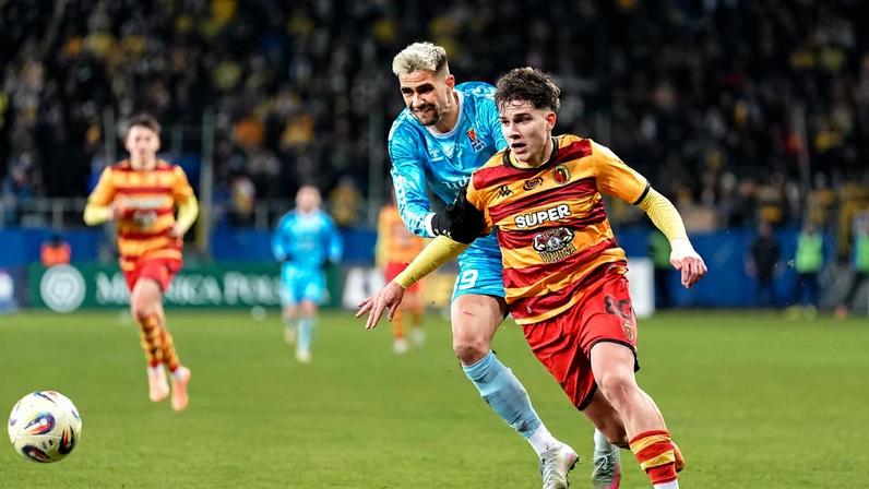 Oskar Pietuszewski em ação pelo Jagiellonia - Foto: IMAGO