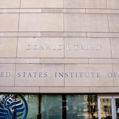 Trump batiza Instituto da Paz com o seu nome após falha no Nobel
