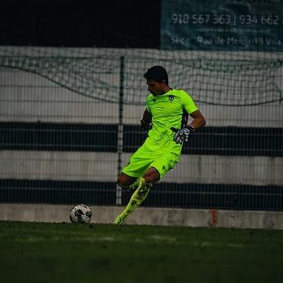 Salgueiros, reduzido a 10, vira o jogo com golo e assistência do guarda-redes