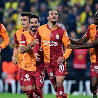 Jogador fica ferido nos festejos do golo do Galatasaray frente ao Fenerbahçe