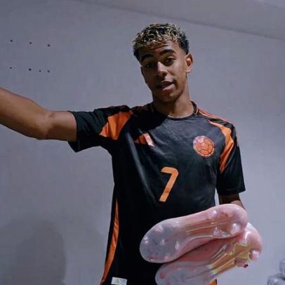 Lamine Yamal mostra camisola do FC Porto e explica porquê não pode ter namorada