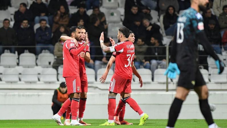 Benfica ganha vantagem após lesão de Leandro Barreiro