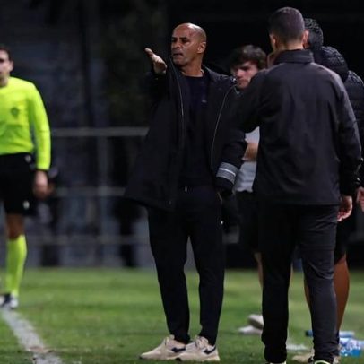 Silas negocia rescisão contratual com Farense