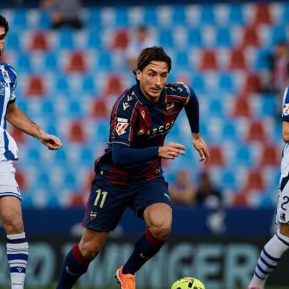Levante empata com a Real Sociedad à espera de Luís Castro