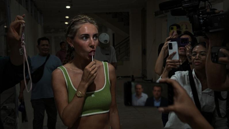 Bonnie Blue no fim da audiência que decorreu esta sexta-feira