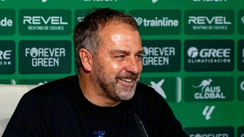 Flick comenta posição de Yamal e diz que titularidade de Ferrán é merecida