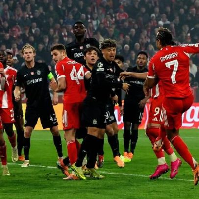 Gnabry aparece sozinho ao segundo poste e empata para o Bayern em Munique