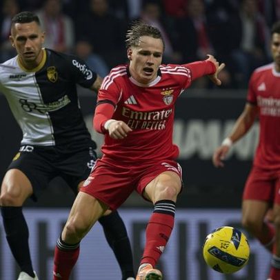 Schjelderup aguarda voto de confiança de Mourinho no Benfica