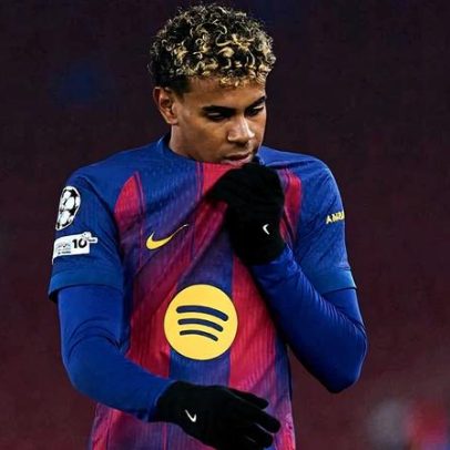 Lamine Yamal pede para jogar futebol consigo