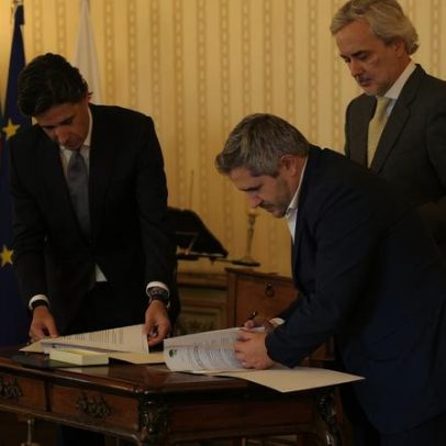 Fornos de Algodres na assinatura de transferência de património público em Queluz