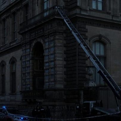 Ladrões do Louvre fugiram da polícia durante 30 segundos
