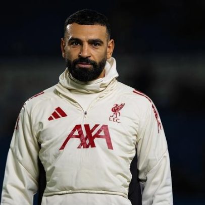 Salah brilha numa Liverpool em deriva