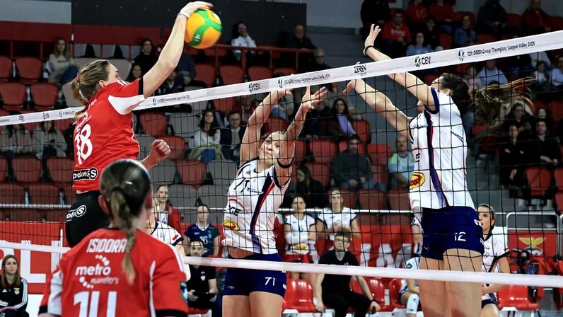 Equipa feminina de voleibol do Benfica impôs à do Lodz (SL Benfica)