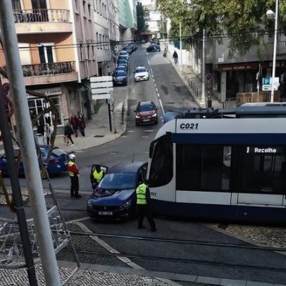 Colisão entre Metro Sul do Tejo e automóvel condiciona circulação em Almada
