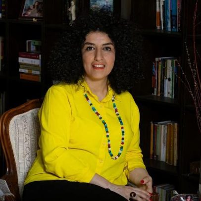 Família de Narges Mohammadi denuncia agressões na prisão