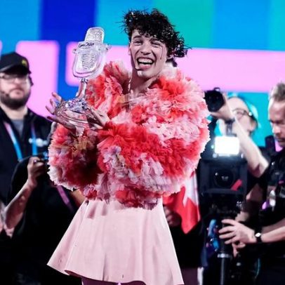 Vencedor da Eurovisão 2024 devolve o troféu