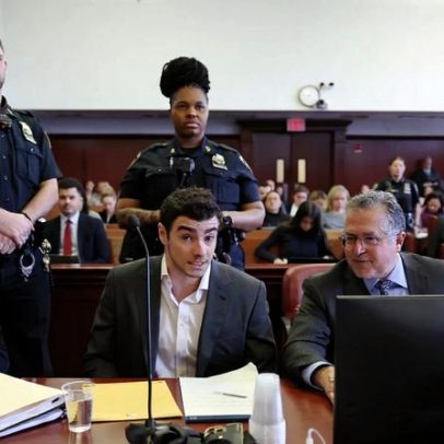 Mangione volta a tribunal com provas que reforçam acusação