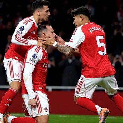 Arsenal vence Aston Villa com quatro golos em 30 minutos