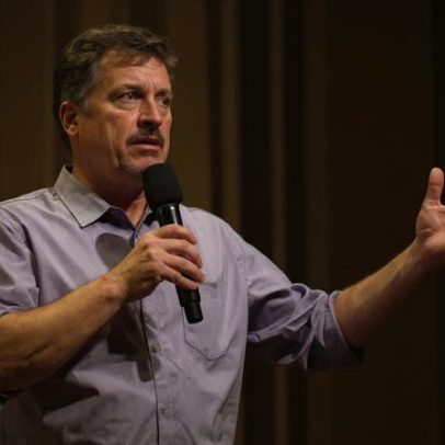 Morre Pat Finn, ator de Seinfeld e Friends, aos 60 anos por cancro