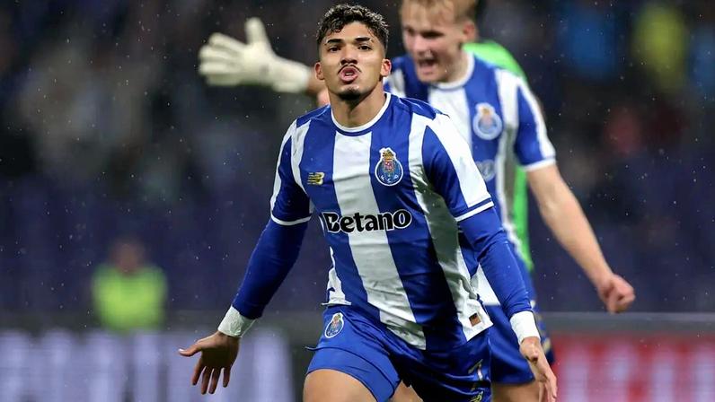 Mara e Nelson Ferreira com o filho Filipe