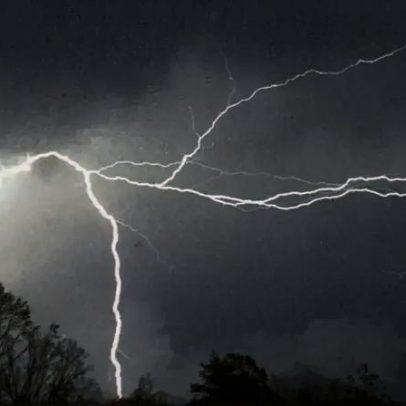 Faro com aviso amarelo por chuva e trovoadas previstas