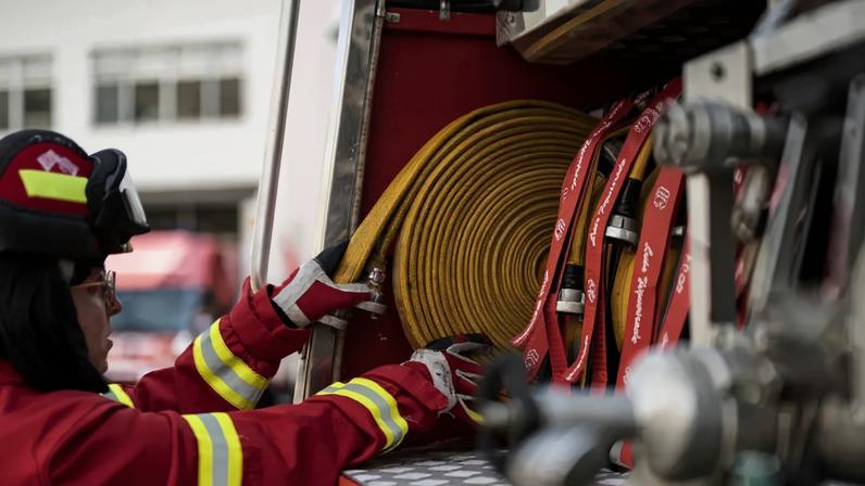 Incêndio em prédio na Amadora deixa um ferido grave e cinco feridos ligeiros