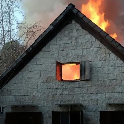 Incêndio destrói casa de férias junto à Albufeira da Caniçada