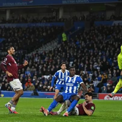 West Ham, de Espírito Santo, deixa fugir vitória sobre Brighton nos descontos