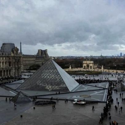 Funcionários do Louvre em greve por falta de recursos