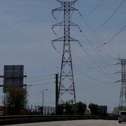 Atrasos de meses nas ligações elétricas atrasam obras e elevam custos