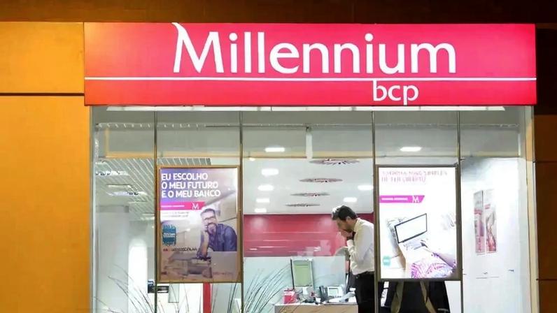 Peça de decoração natalícia de Cuca Roseta é destaque no JN