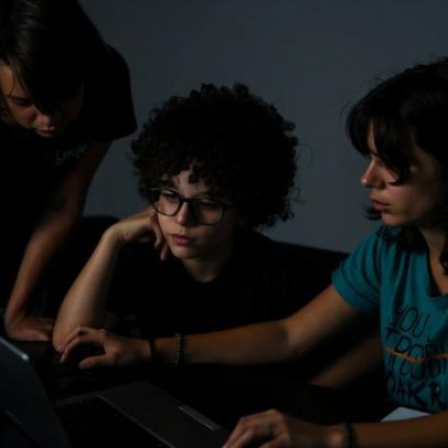 Oficina em Braga une postais, imaginação e IA