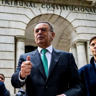 Seguro formaliza candidatura com entrega de 10 mil assinaturas