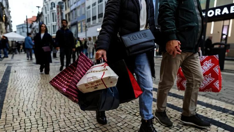 O contrato prevê ainda a atualização das tabelas salariais