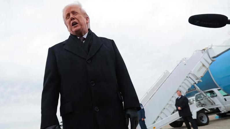 Cirurgias adicionais investigadas renderam quase três milhões a pai e filho