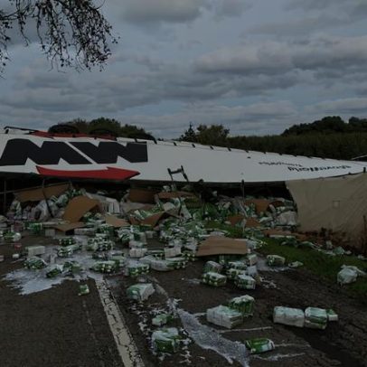 Despiste de camião corta estrada nacional em Avis
