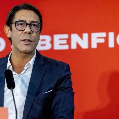 Rui Costa chega atrasado ao jantar de Natal e comenta ver escândalo lá fora